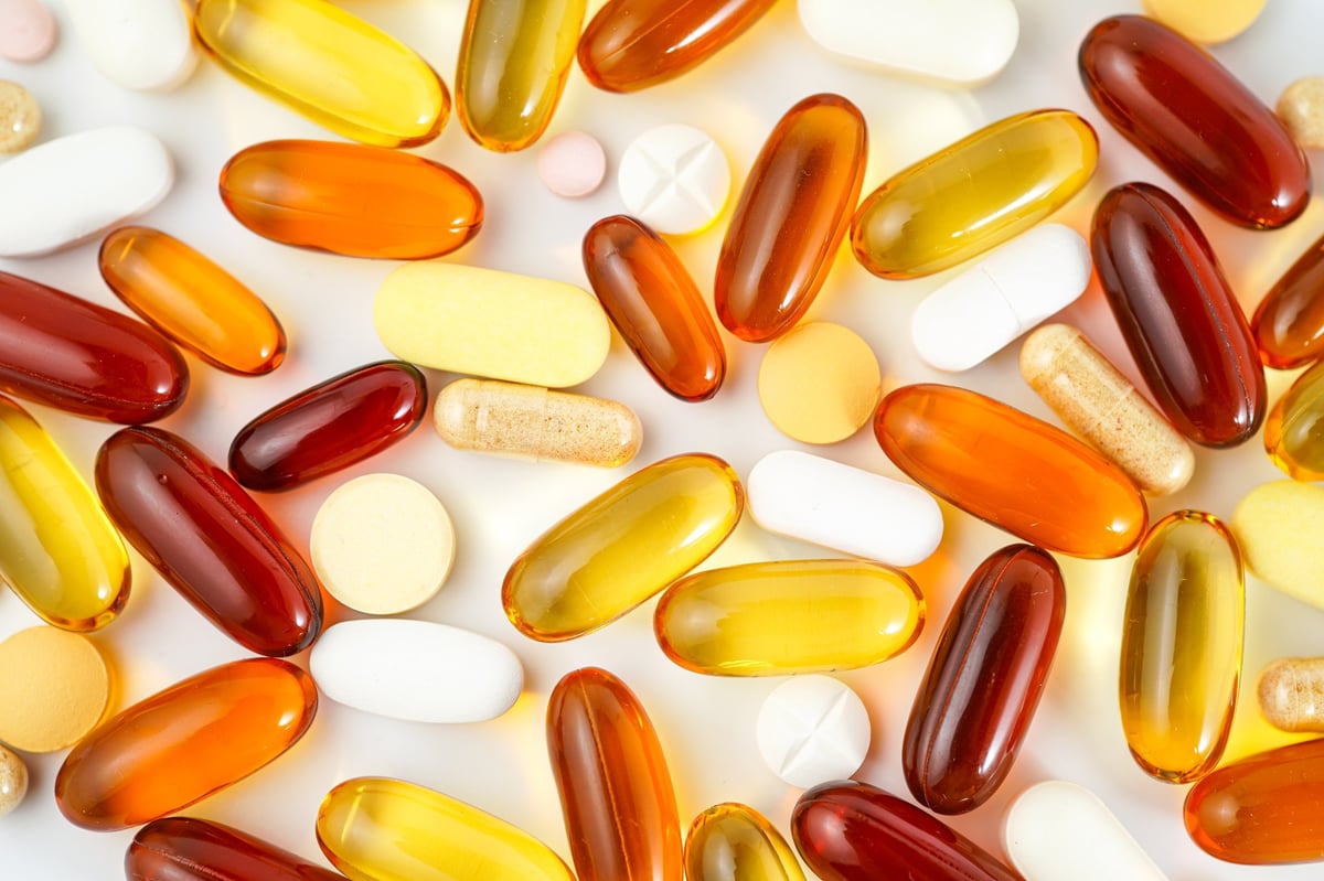 Cápsulas de vitaminas y suplementos omega 3, salud